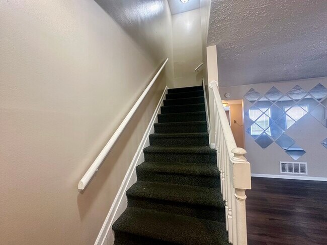 Photo - 6340 Commons Dr