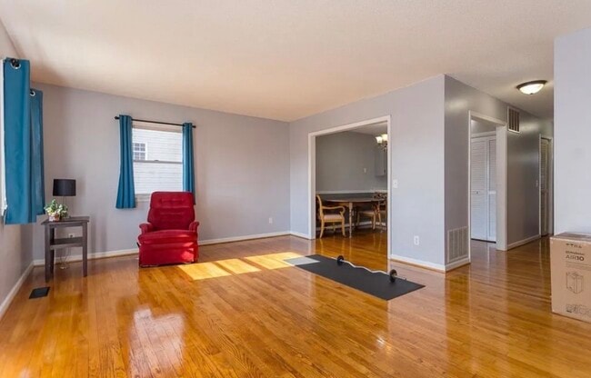 Photo - 302 S Dogwood Dr