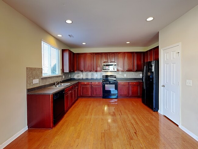 Photo - 117 Steam Engine Way