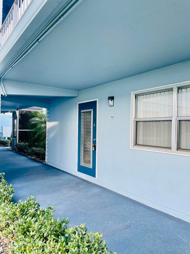 Building Photo - 252 Brittany F Unit F Rental