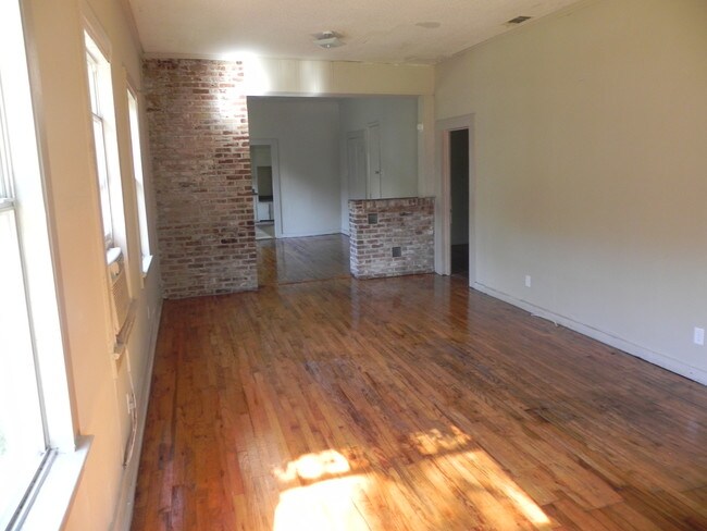 Photo - 354 Charles St