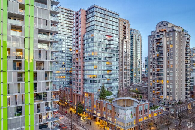 South Tower - Metropolitan Towers