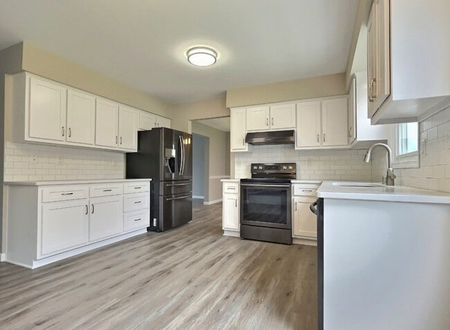 Photo - 46 White Oak Blvd