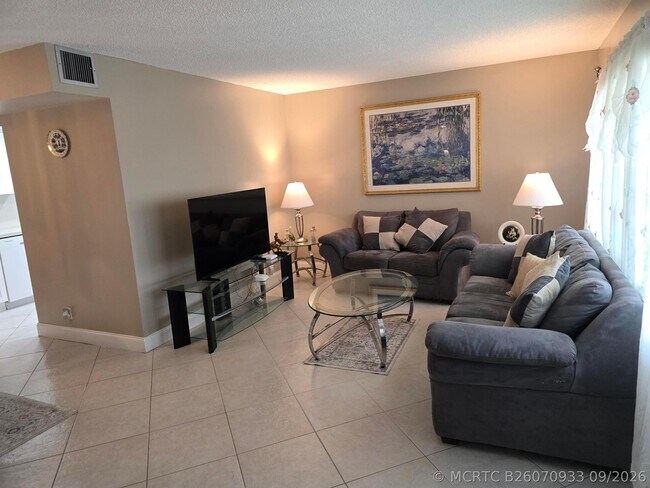 Photo - 1902 Bermuda Cir Unit E4