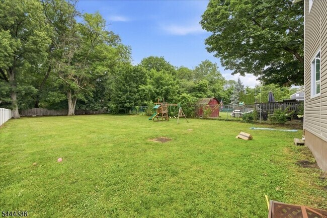 Photo - 113 E Cedar St