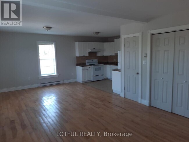 Photo - 2084 Dundas St