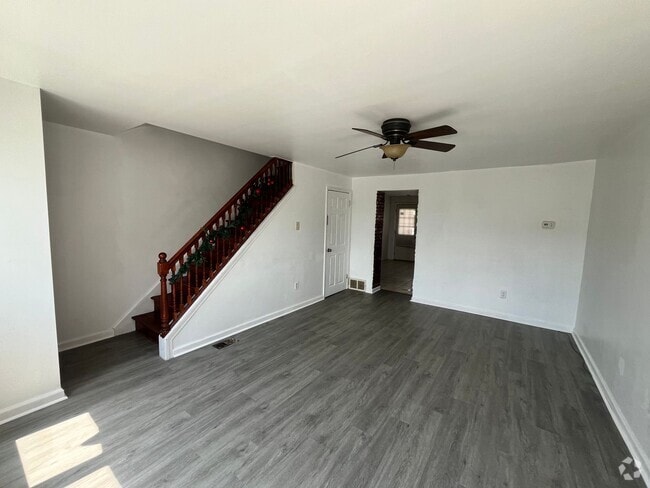 Building Photo - 3 bedroom 1 bath house