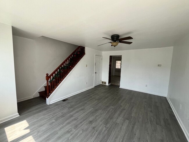 Building Photo - 3 bedroom 1 bath house