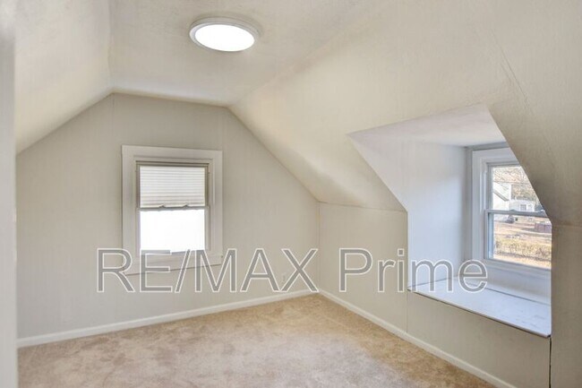 Photo - 11 Roberts Ct W