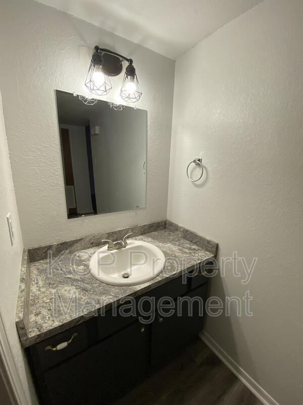 Photo - 340 W Dogwood St