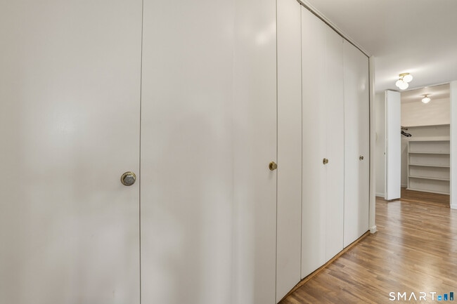 Photo - 889 Farmington Ave Unidad 3F