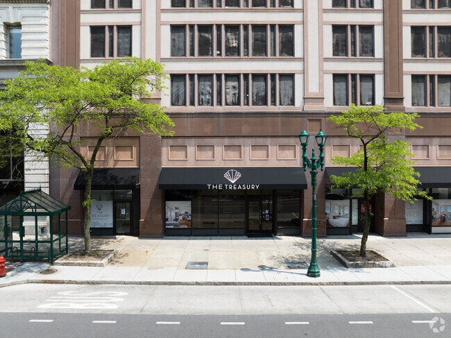 Entrada - The Treasury