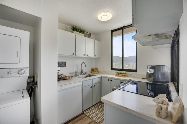 Photo - 2121 Ala Wai Blvd