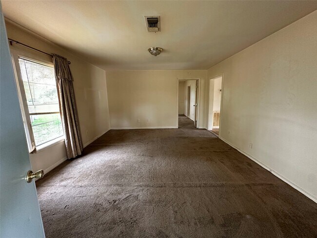 Photo - 2570 Stadium Dr