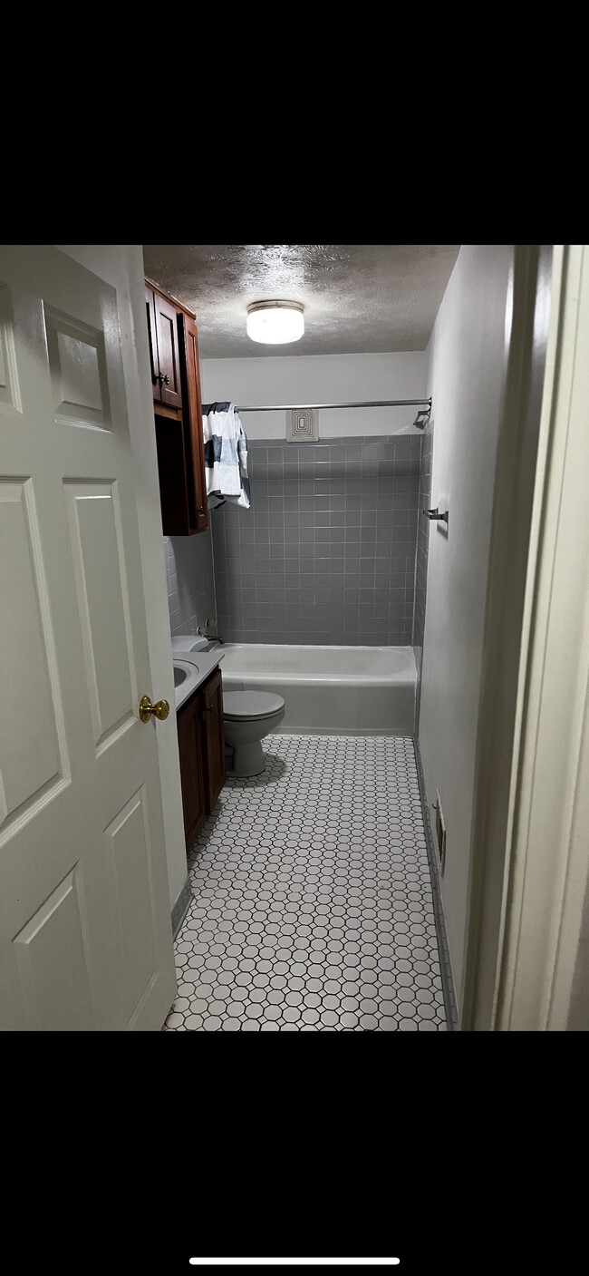 Baño - 1201 7th St Unidad #2