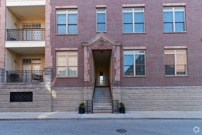 Building Photo - Sweet 1 Bedroom Condo in the Heart of Down... Unit Apt 206