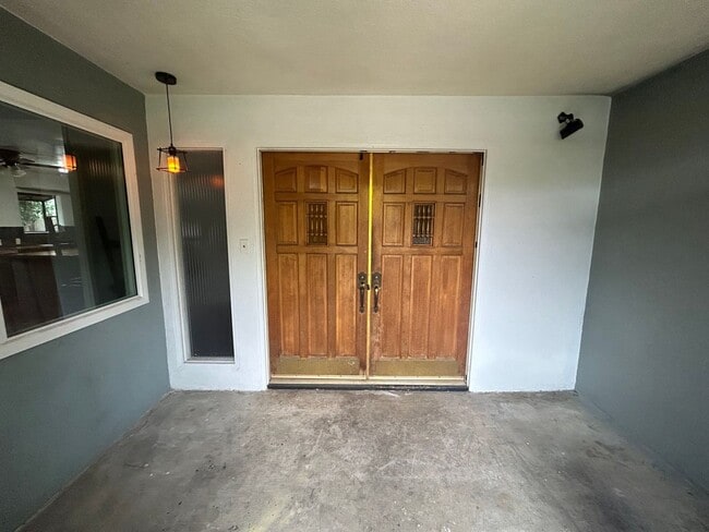 Photo - 617 N Stine Rd
