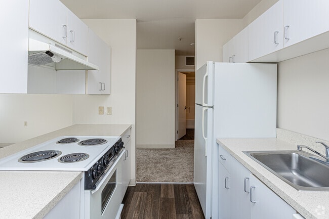 1BR, 1BA - 712SF