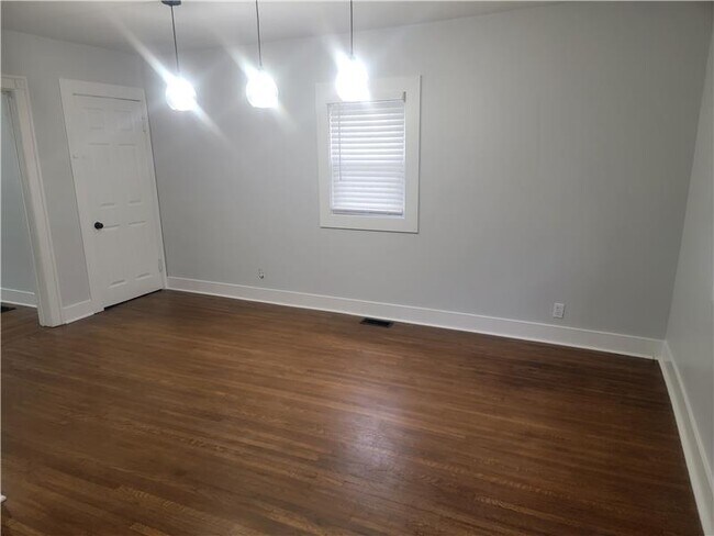 Photo - 469 Zimpfer St