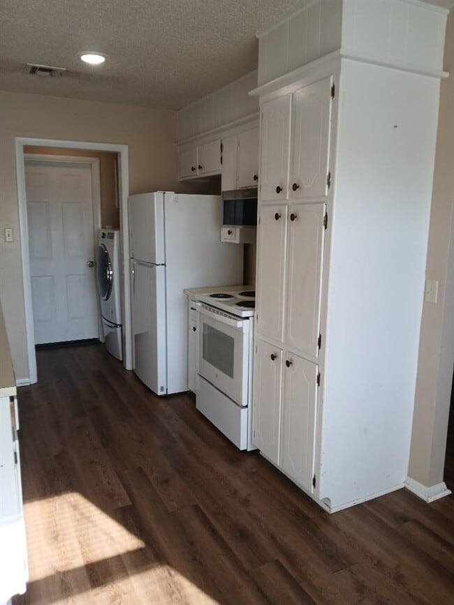 Photo - 119 SE Surrey Ln