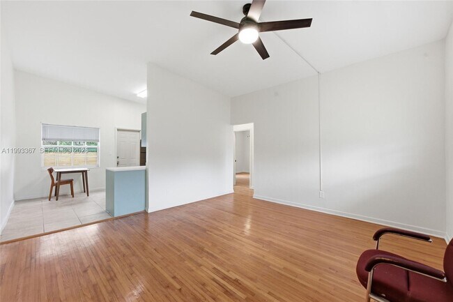 Photo - 1620 NE 160th St