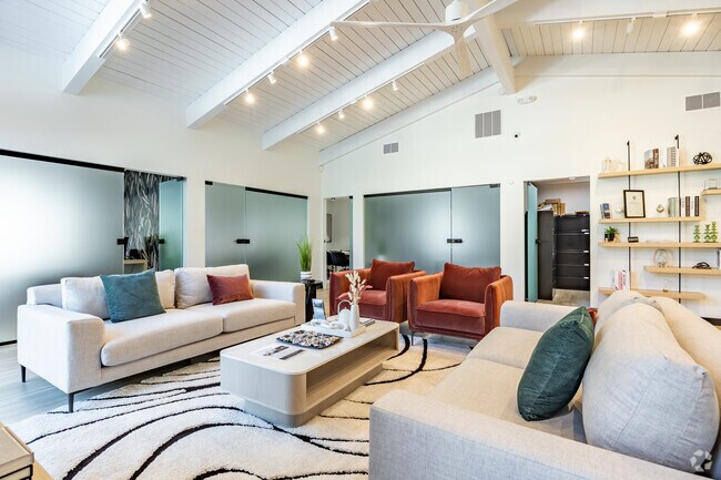 Leasing Office / Clubroom