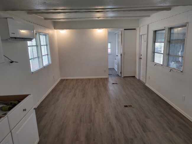 Photo - 900 9th Ave E