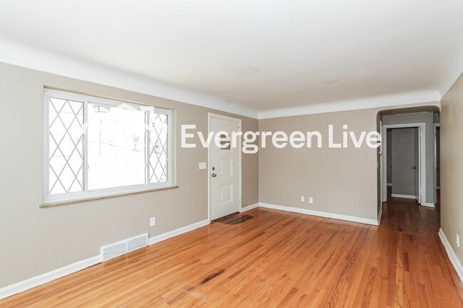 Photo - 2448 Banning Rd