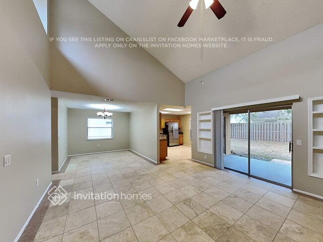 Photo - 702 50th St E