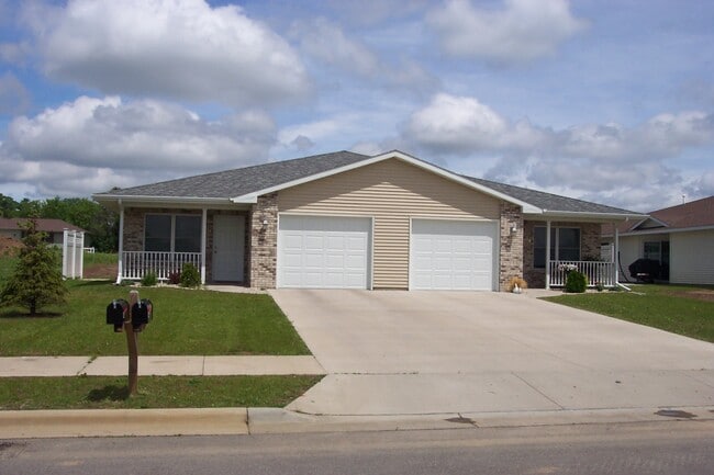Building Photo - 520 Landmann St Rental