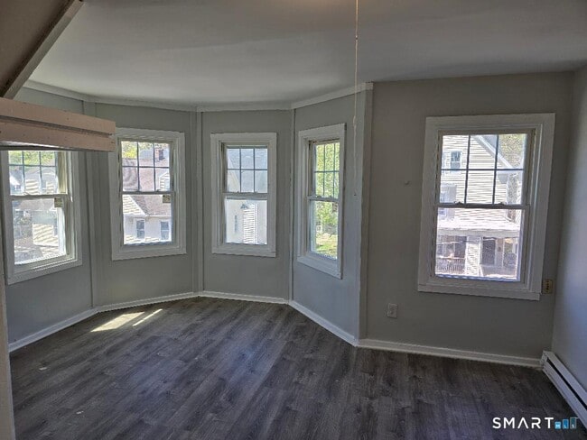 Building Photo - 219 Woodlawn Terrace Unit 3rd floor