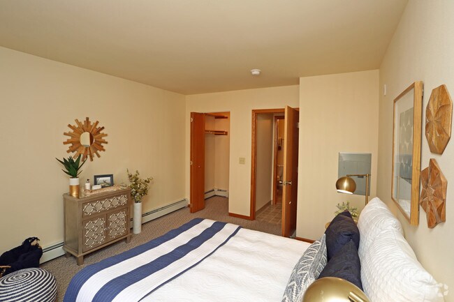 1BD Deluxe- Bedroom