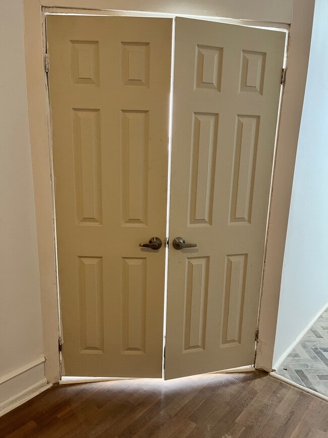 Photo - 4946 N Broad St Unit 3R