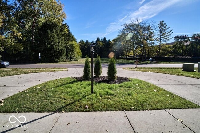 Photo - 9740 Lakeshore Dr E