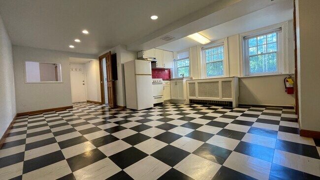 Main Room - 425 S 46th St Apartments
