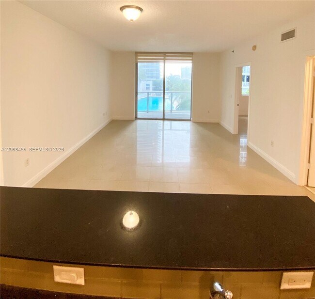 Photo - 1060 Brickell Ave Unidad 1413