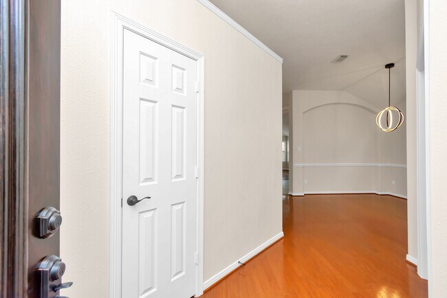 Photo - 16510 Bluff Springs Dr