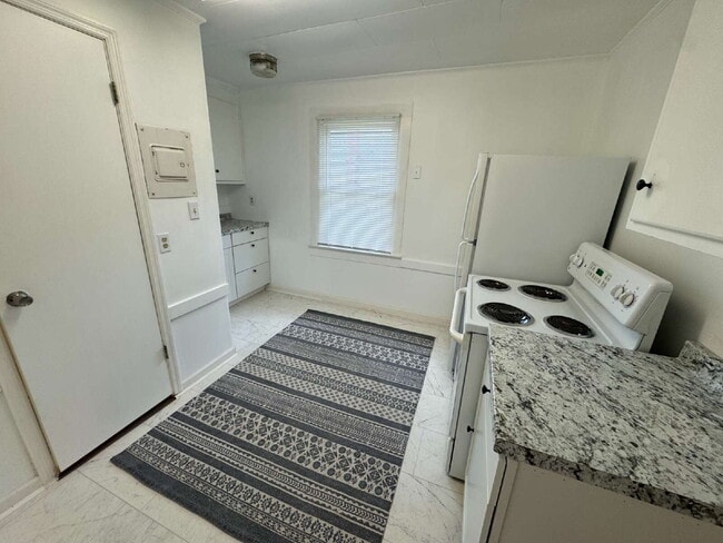 Photo - 1 bed, 1 full bath duplex in Pickens Unit B