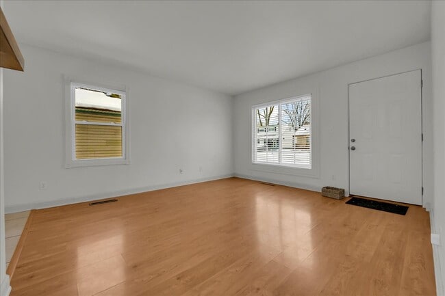 Photo - 26435 Tawas St