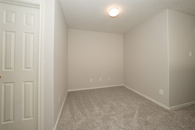 Photo - 14310 Mirkwood Ln