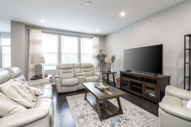 Photo - 169 Waverly Ct