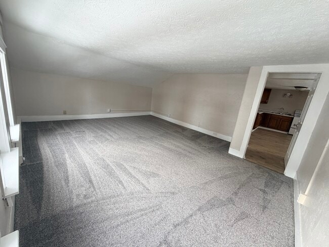 Photo - 118 W Grove St