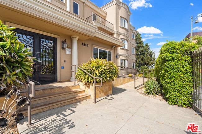 Photo - 4848 Wilshire Blvd Unidad 102