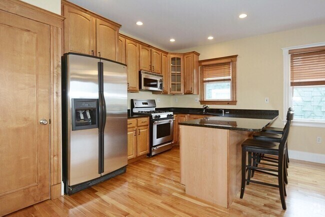Building Photo - 454 E 8th St Unit 3 Rental