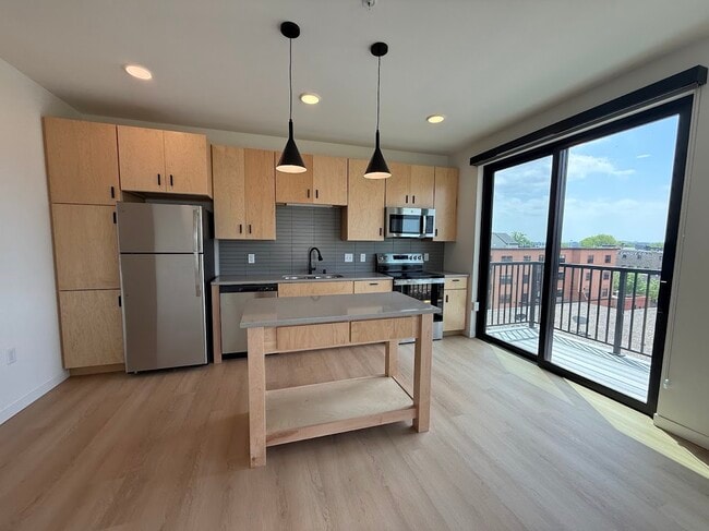 Building Photo - Irwin