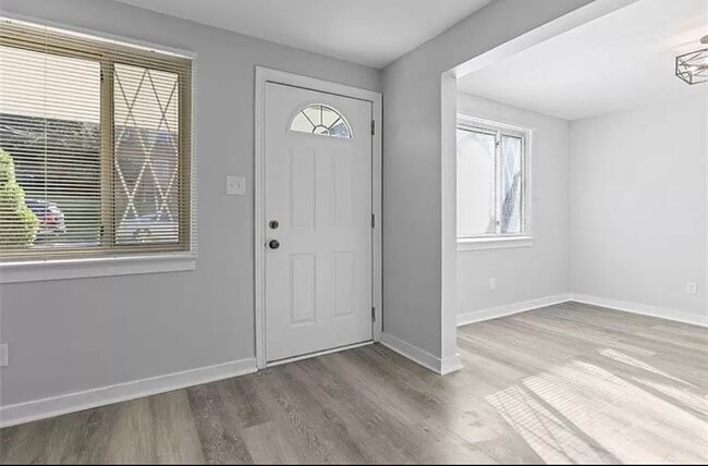 Photo - 118 Macfarlane Dr