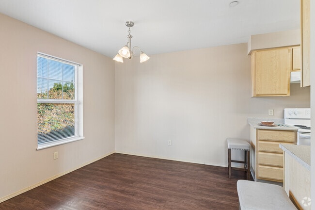 2BR, 2BA - 1,037SF - Dining Room