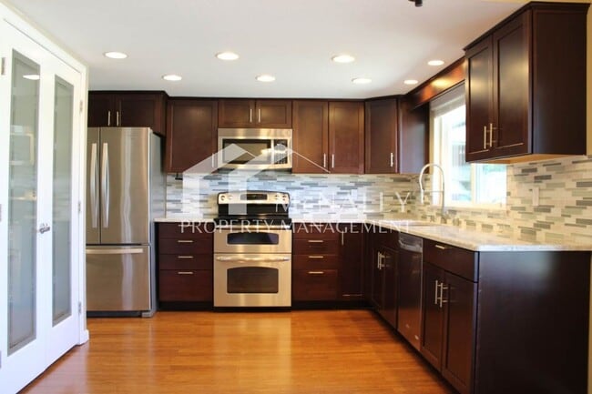 15106 Starr Pl SE