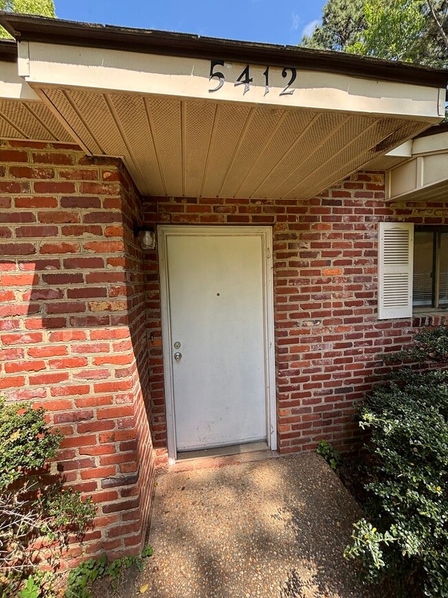 Building Photo - 2 Bedrooms / 1.5 Bathrooms ~ Crossroads Area ~