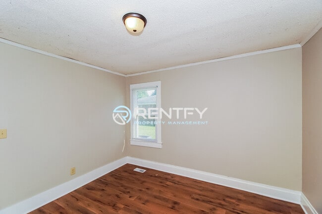 Photo - 2104 E Greenbriar Rd